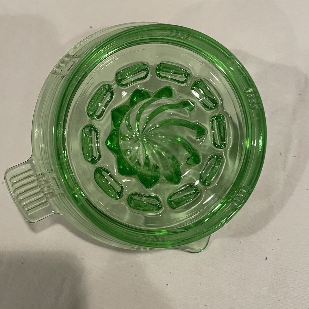 Vintage Depression Green Vaseline Uranium Glass Juicer Reamer - Picture 5 of 6